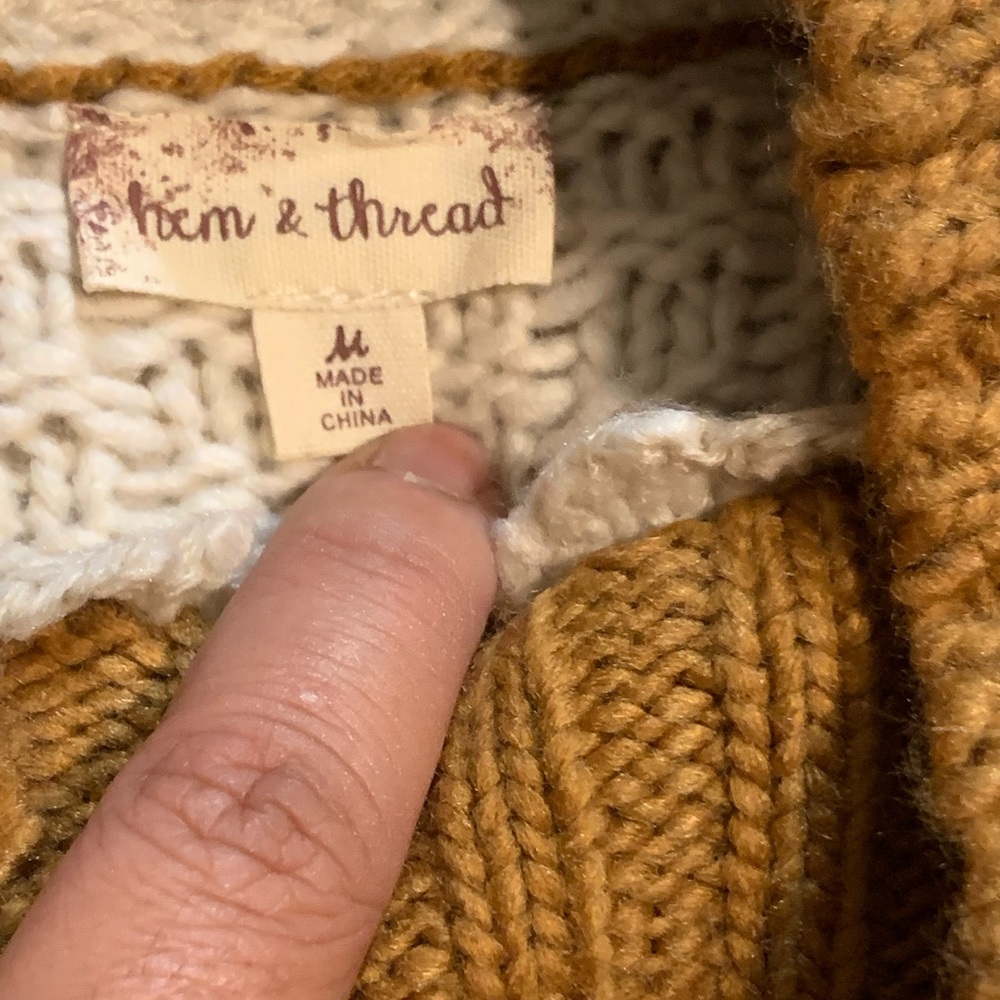 NWOT ROOLEE SWEATER - Picture 2 of 5